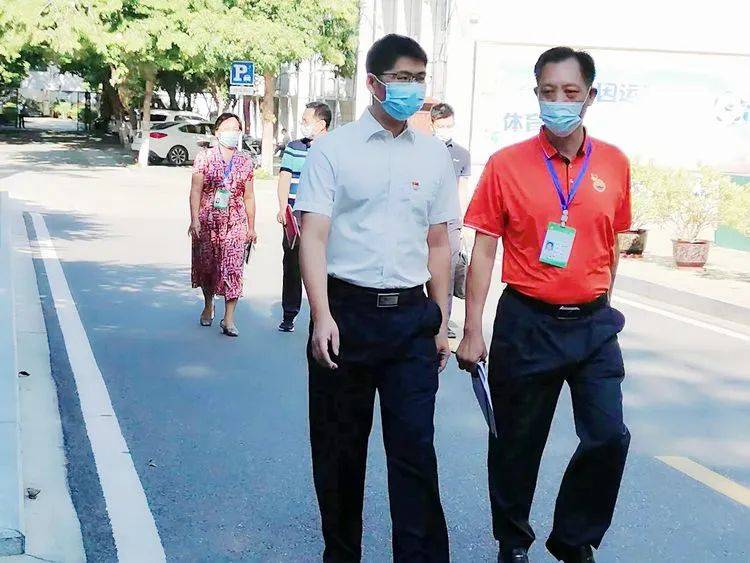 市委副书记、政法委书记欧阳华莅临东方中学调研指导工作